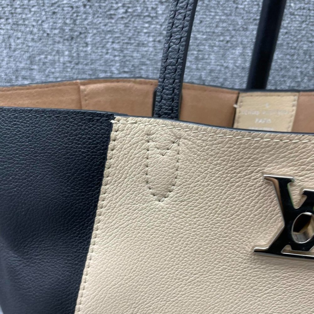 Auth Louis Vuitton Lock Me black and beige like new - Picture 4 of 11